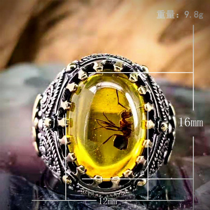 Кехлибарен пръстен с вградена истинска мравка