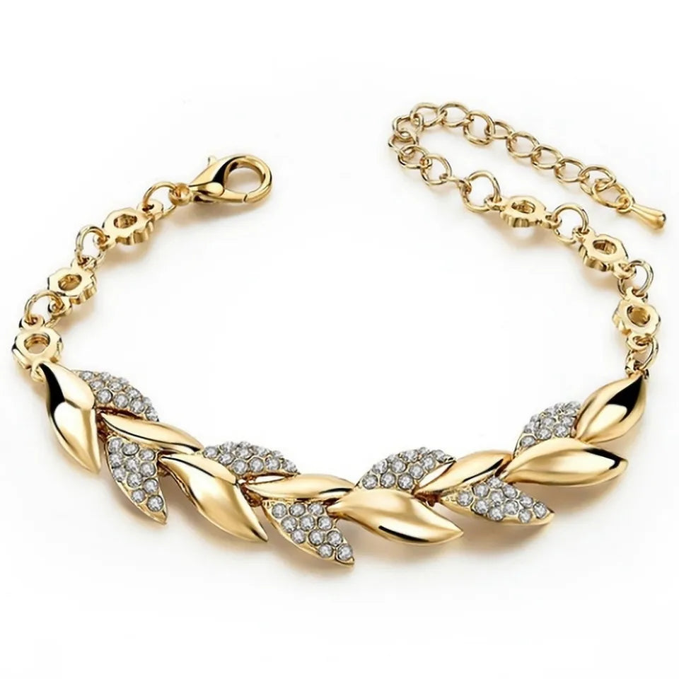 Златна дамска гривна с кристали. Намалена цена !