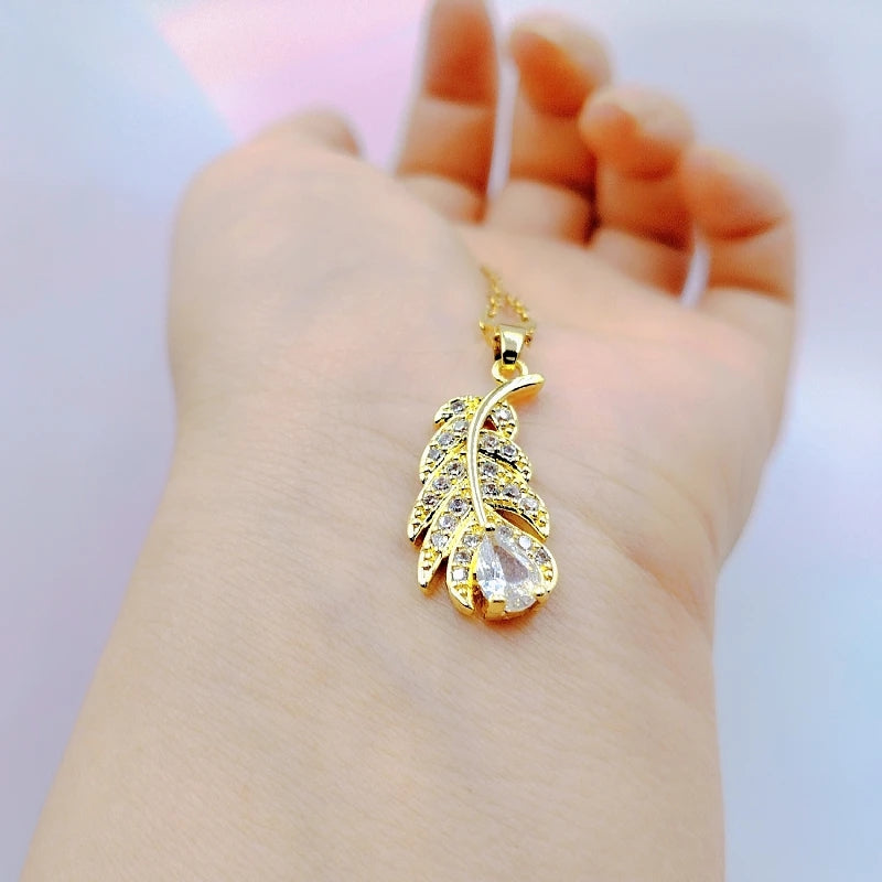 Златни дамско колие листенце