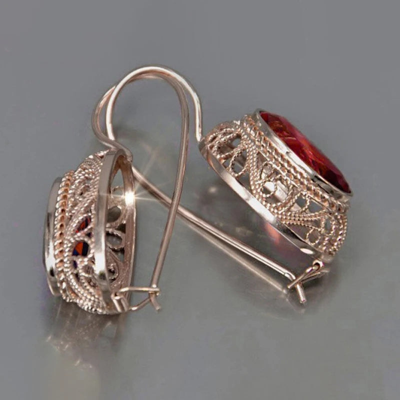 Златни дамски обеци с червен рубин