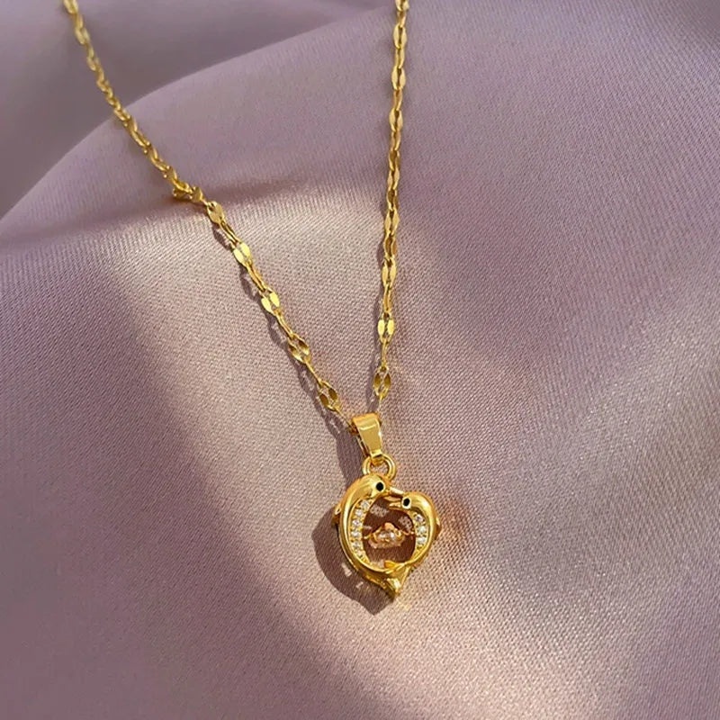 Златно дамско колие делфинчета