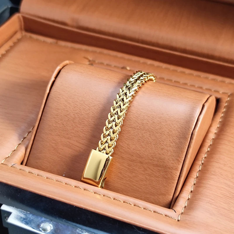 Масивна златна гривна с магнитна закопчалка