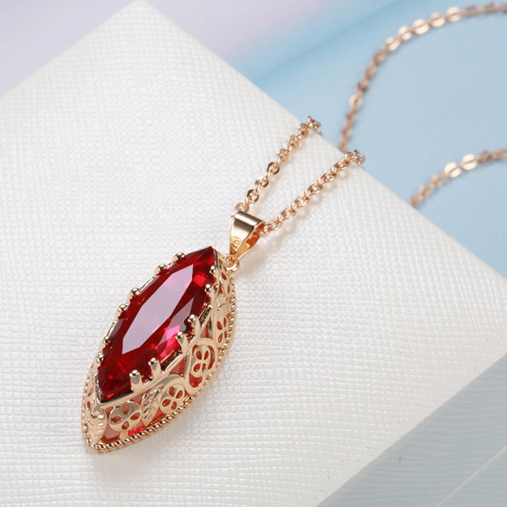 Златен дамски комплект колие + обеци