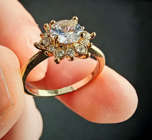 Златен дамски пръстен звезда