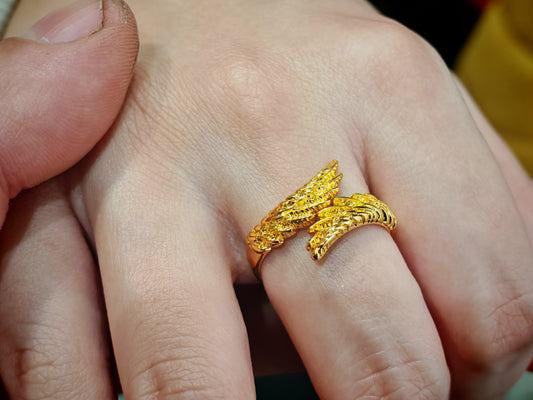 Златен дамски пръстен крило с регулируем размер. Обява номер 111.