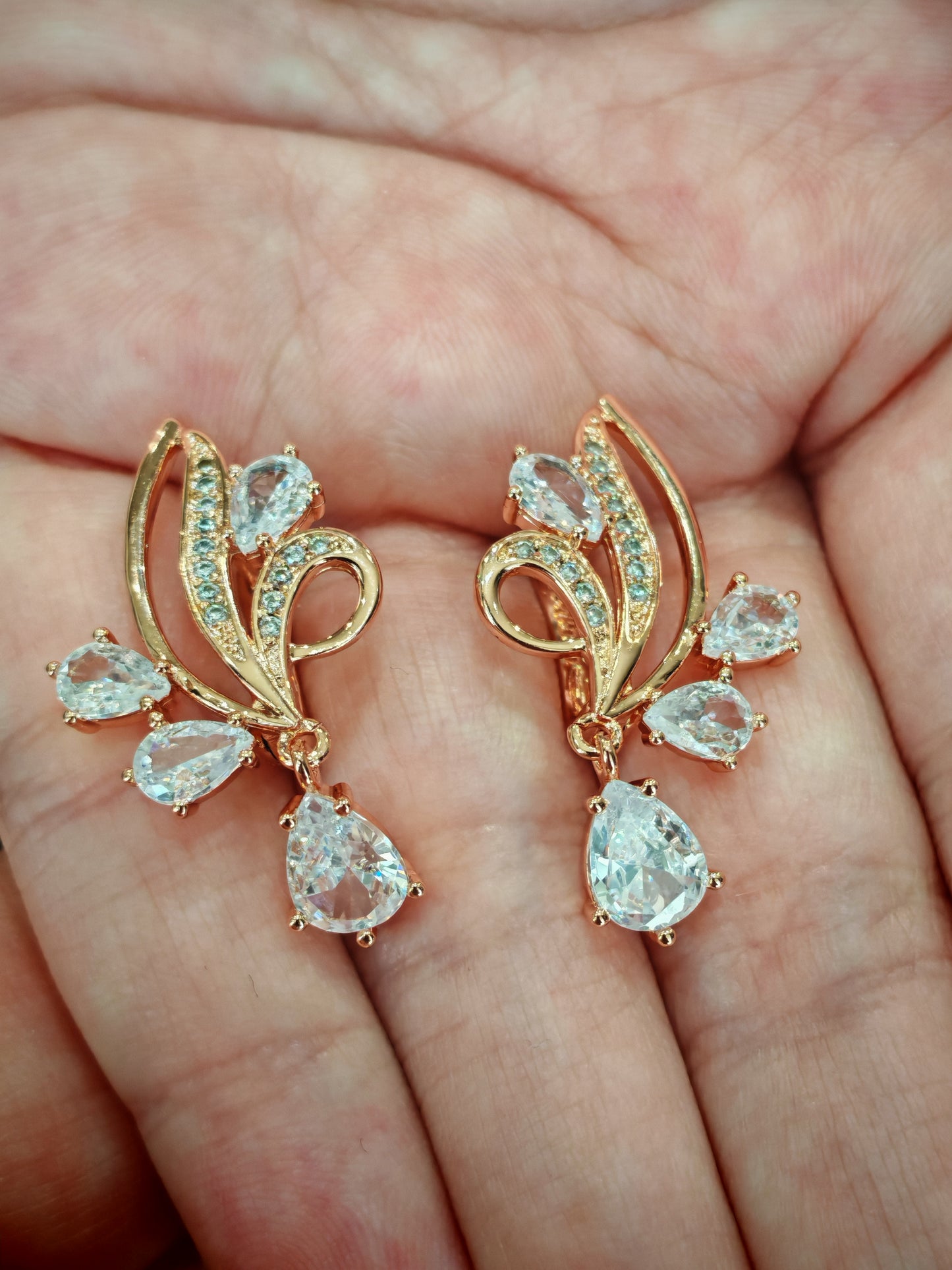 Златни дамски обеци орхидея. Печат 585