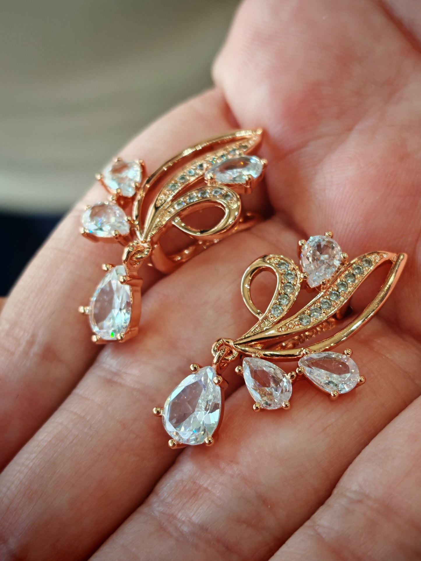 Златни дамски обеци орхидея. Печат 585