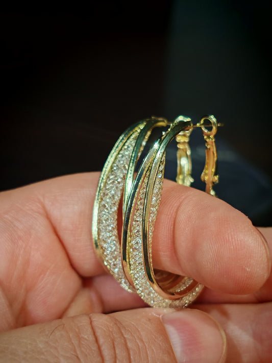 Елегантни обеци халки от медицинско злато с диамантен ефект – „Златна магия“