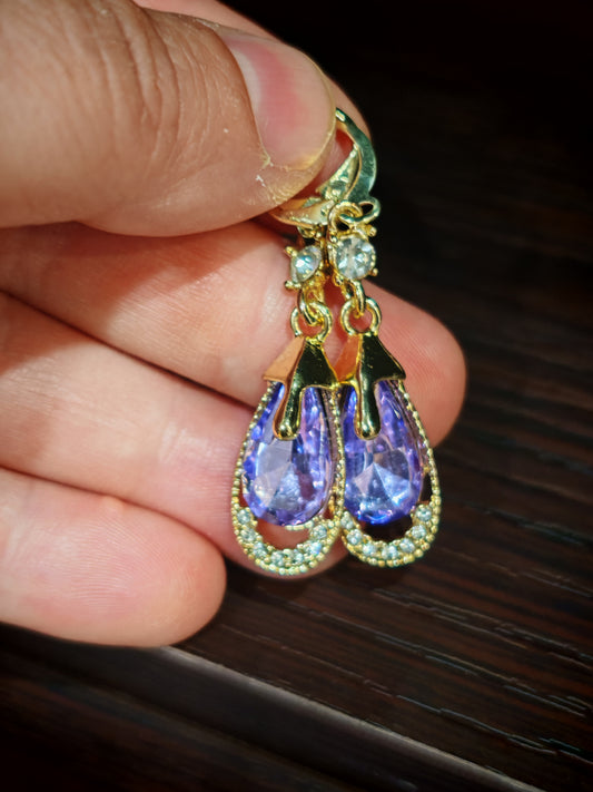 Луксозни дамски обеци от медицинско злато с лилав кристал – „Кралица на нощта“