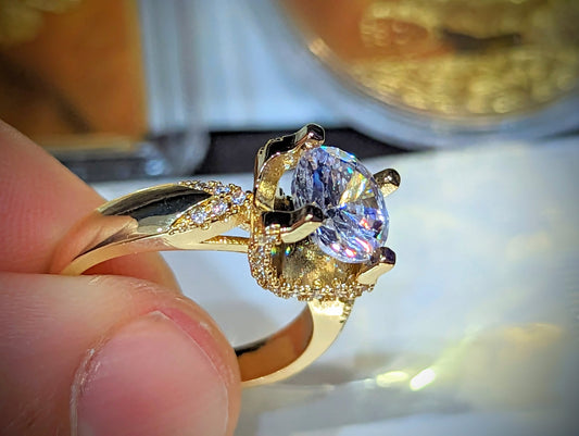 Масивен дамски пръстен с голям цирконии