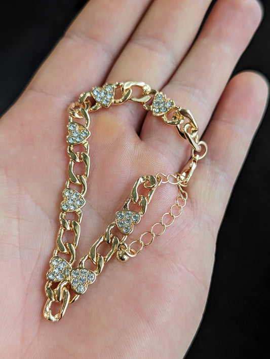 Златна дамска гривна сърца