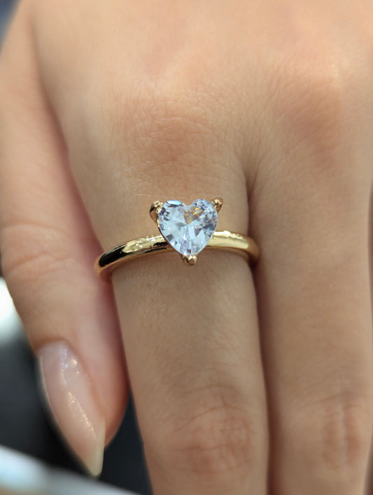 Златен дамски пръстен сърце. Изработка от медицинско злато