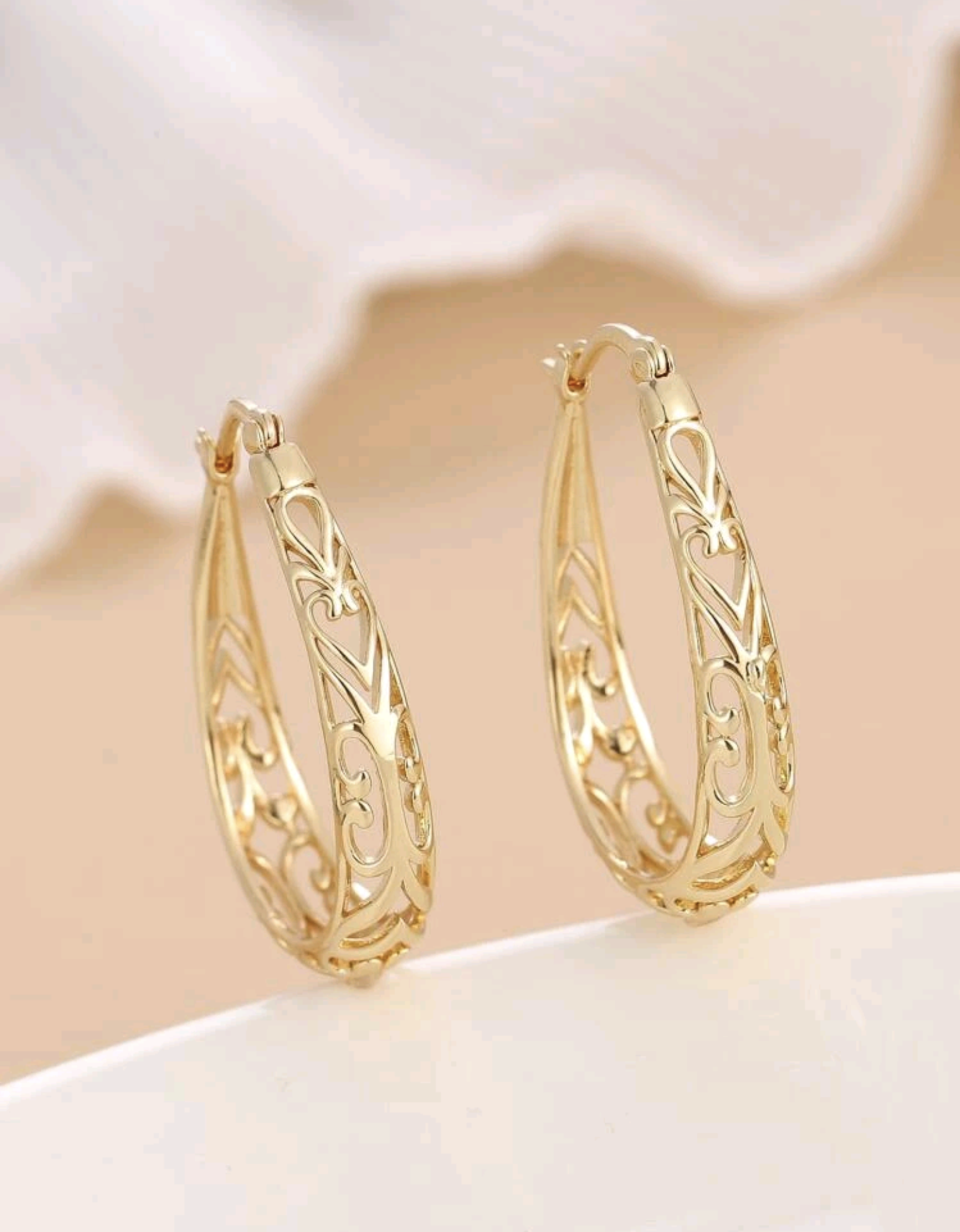 Златни дамски обеци от Медицинско злато