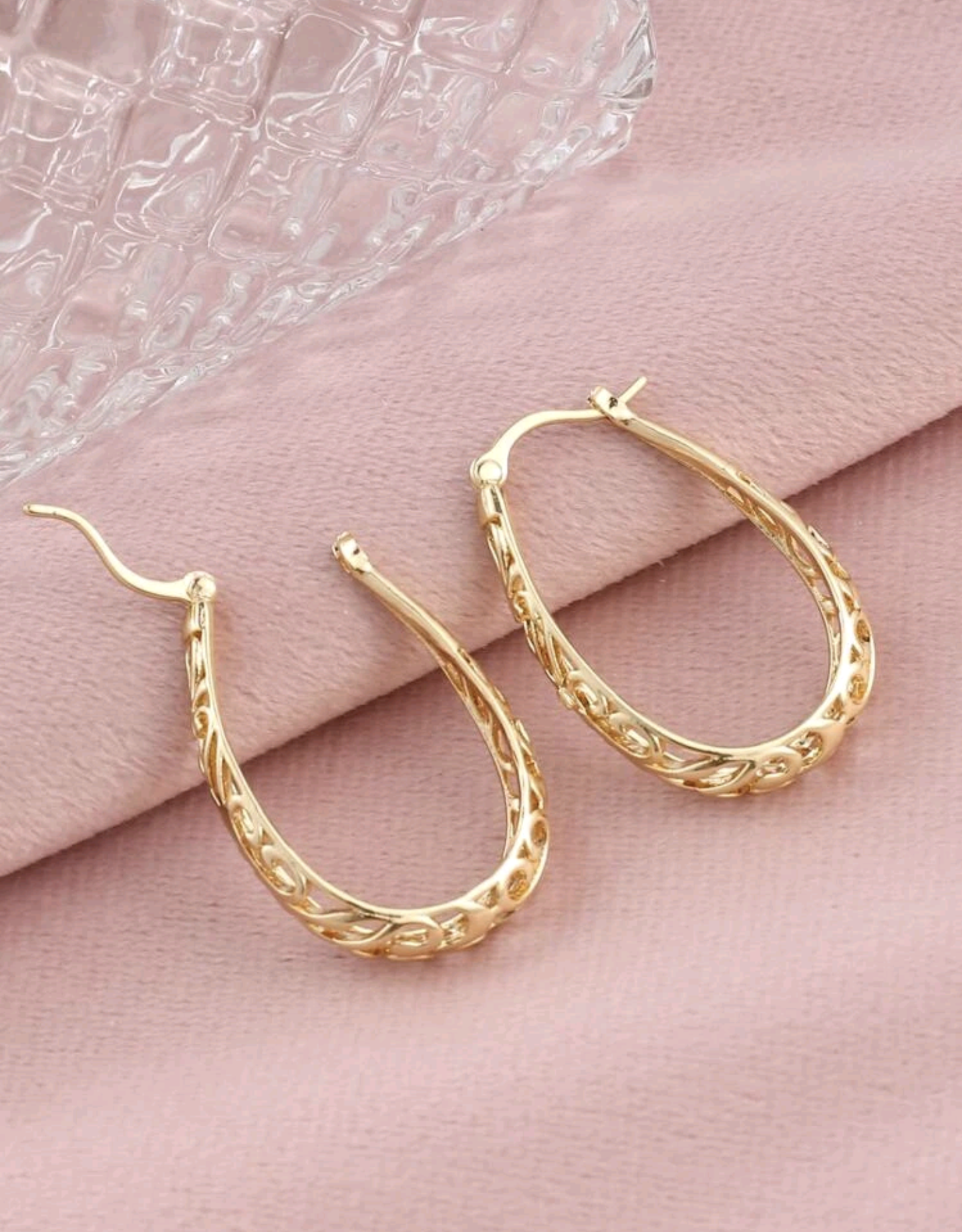 Златни дамски обеци от Медицинско злато