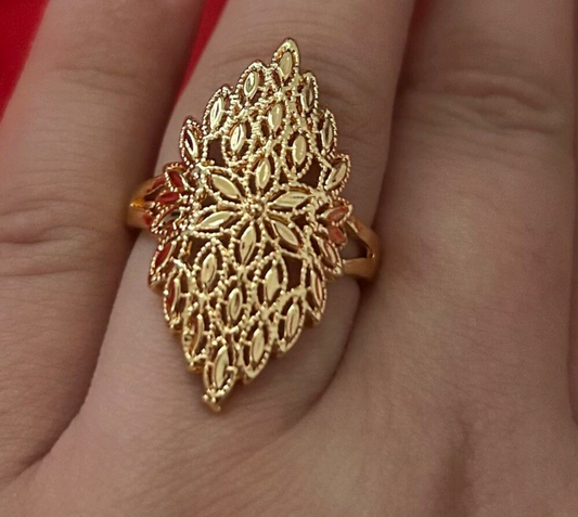 Златен дамски пръстен цвете