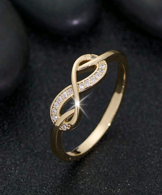 Златен дамски пръстен безкрайност