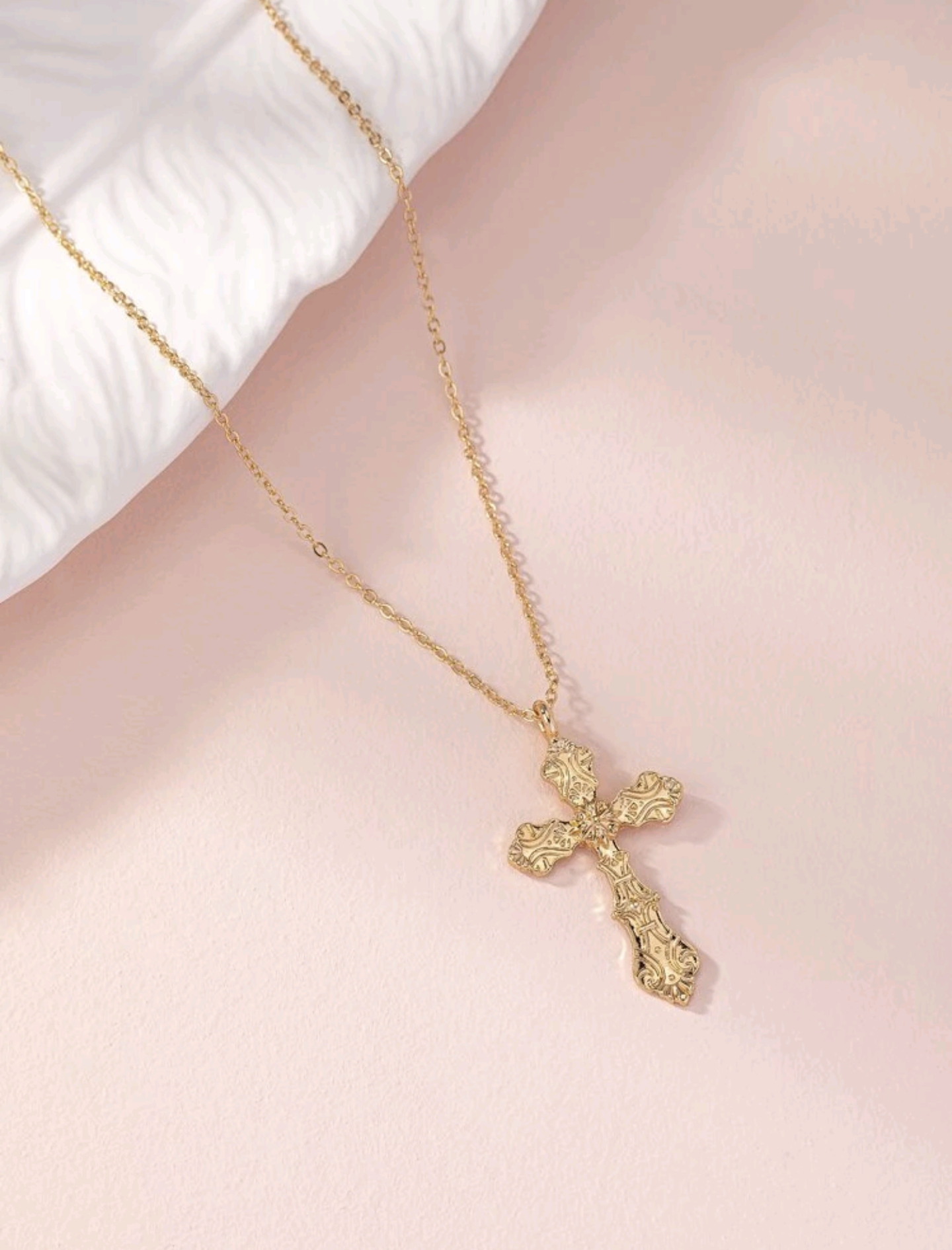 Златно ланче с кръст