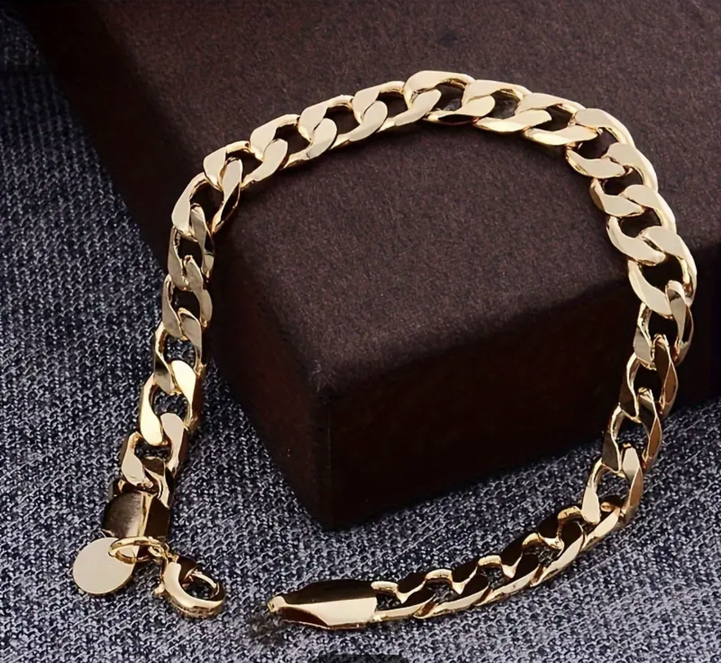 Златна масивна гривна унисекс