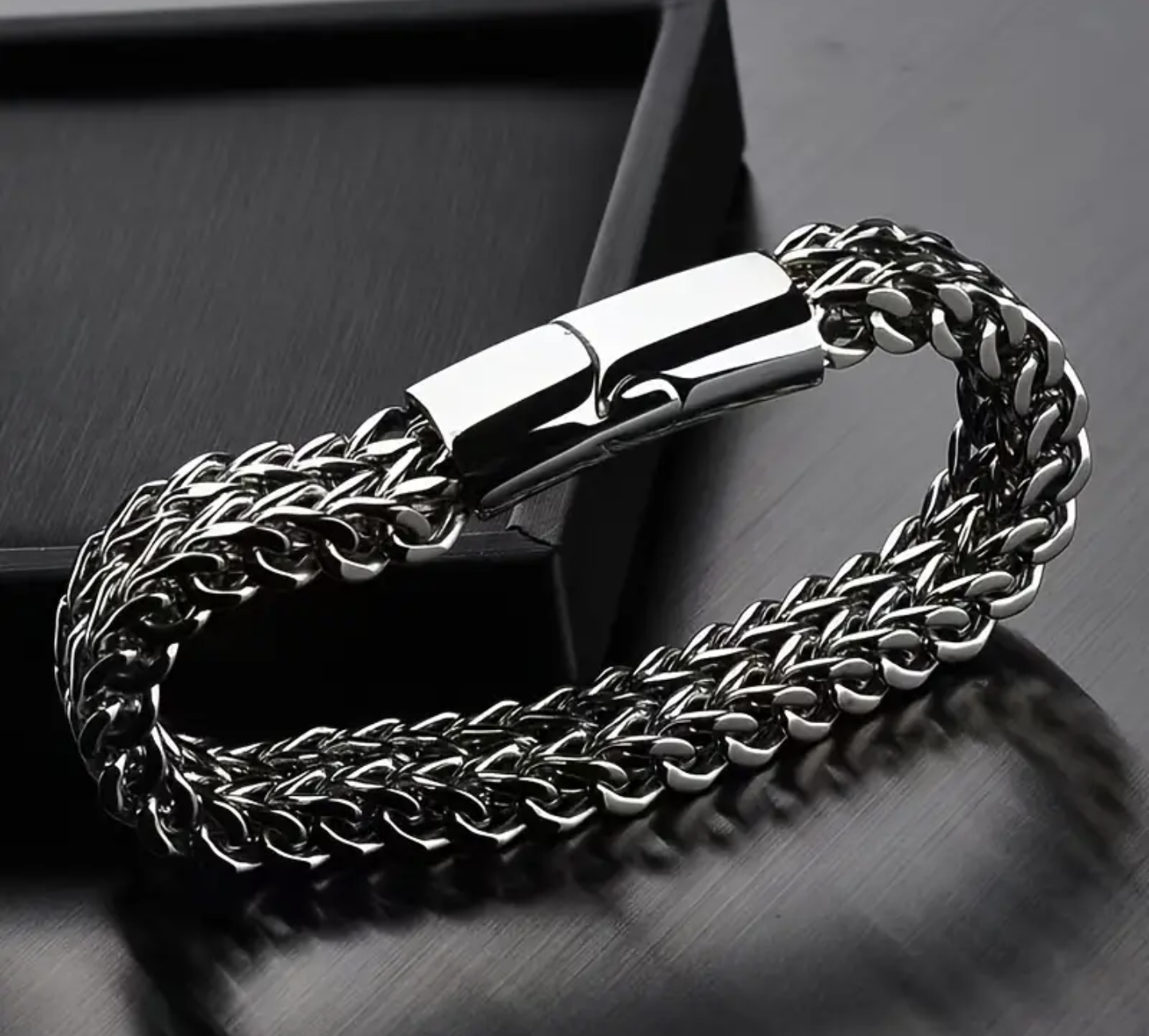 Уникална стоманена мъжка гривна с магнитна закопчалка