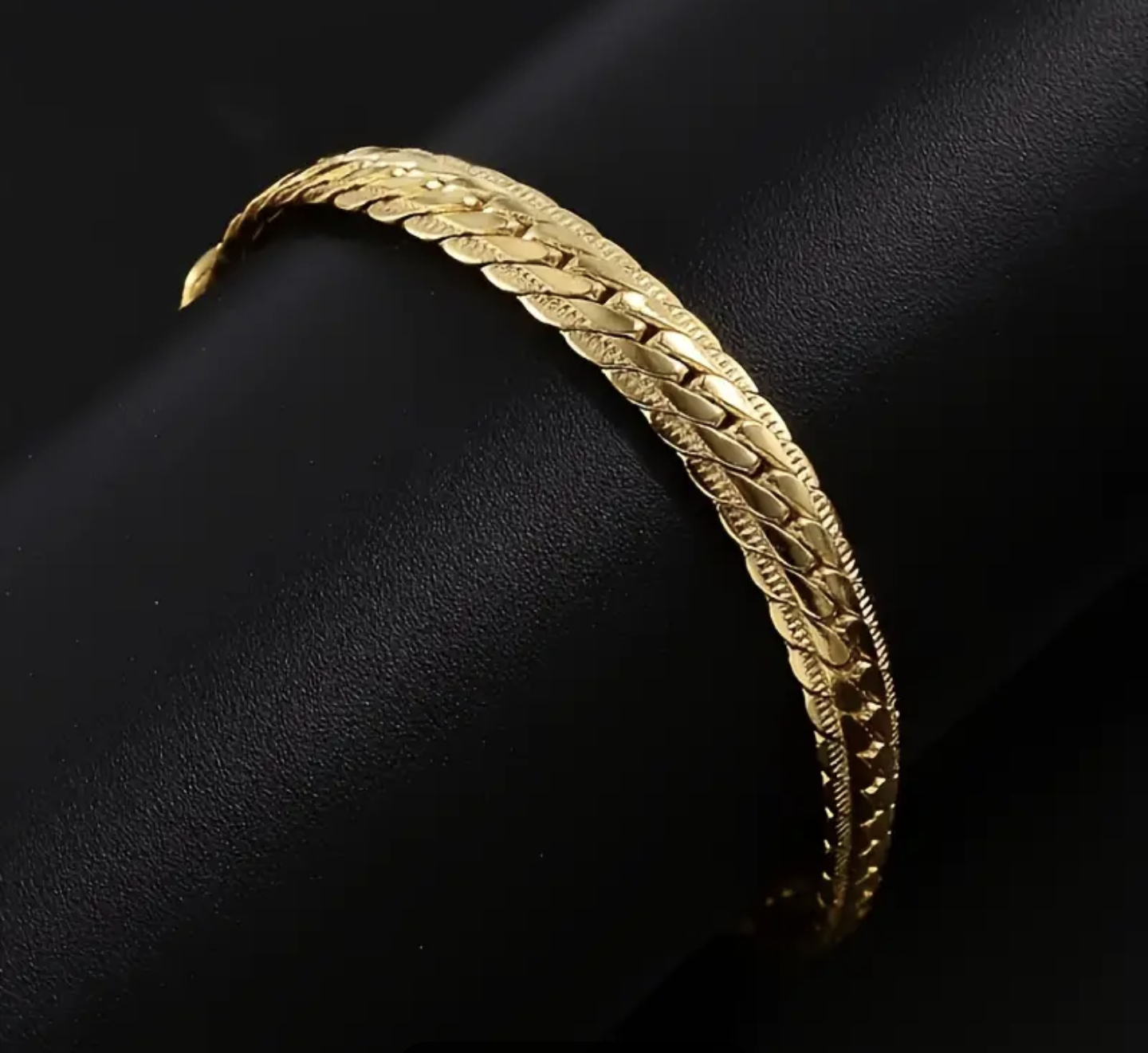 Златна гривничка от медицинско злато