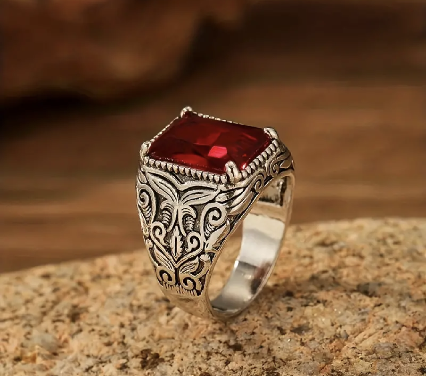 Мъжки пръстен с червен рубин