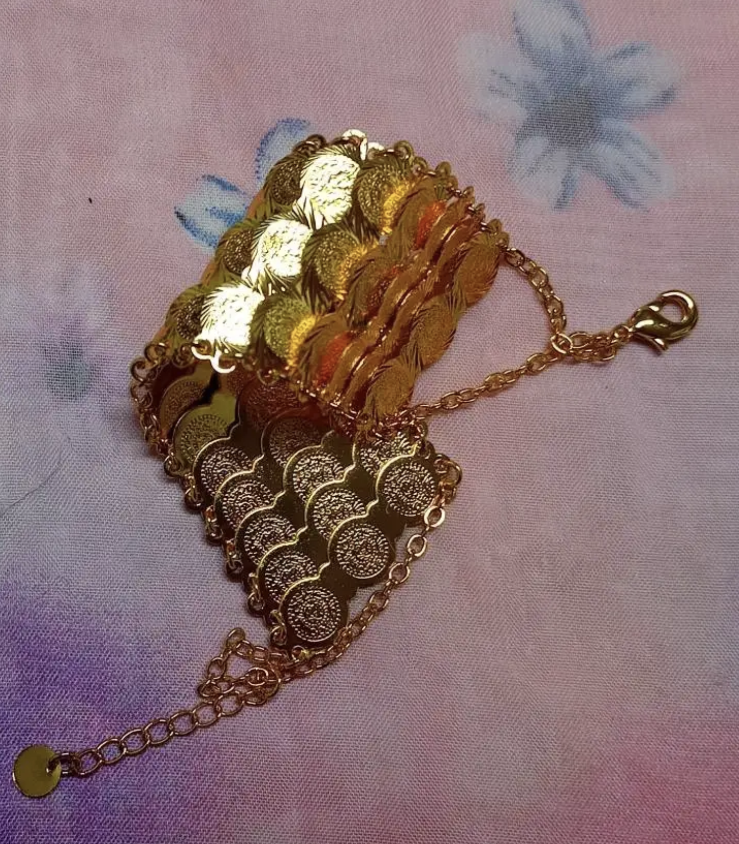 Златна дамска гривна от парички .