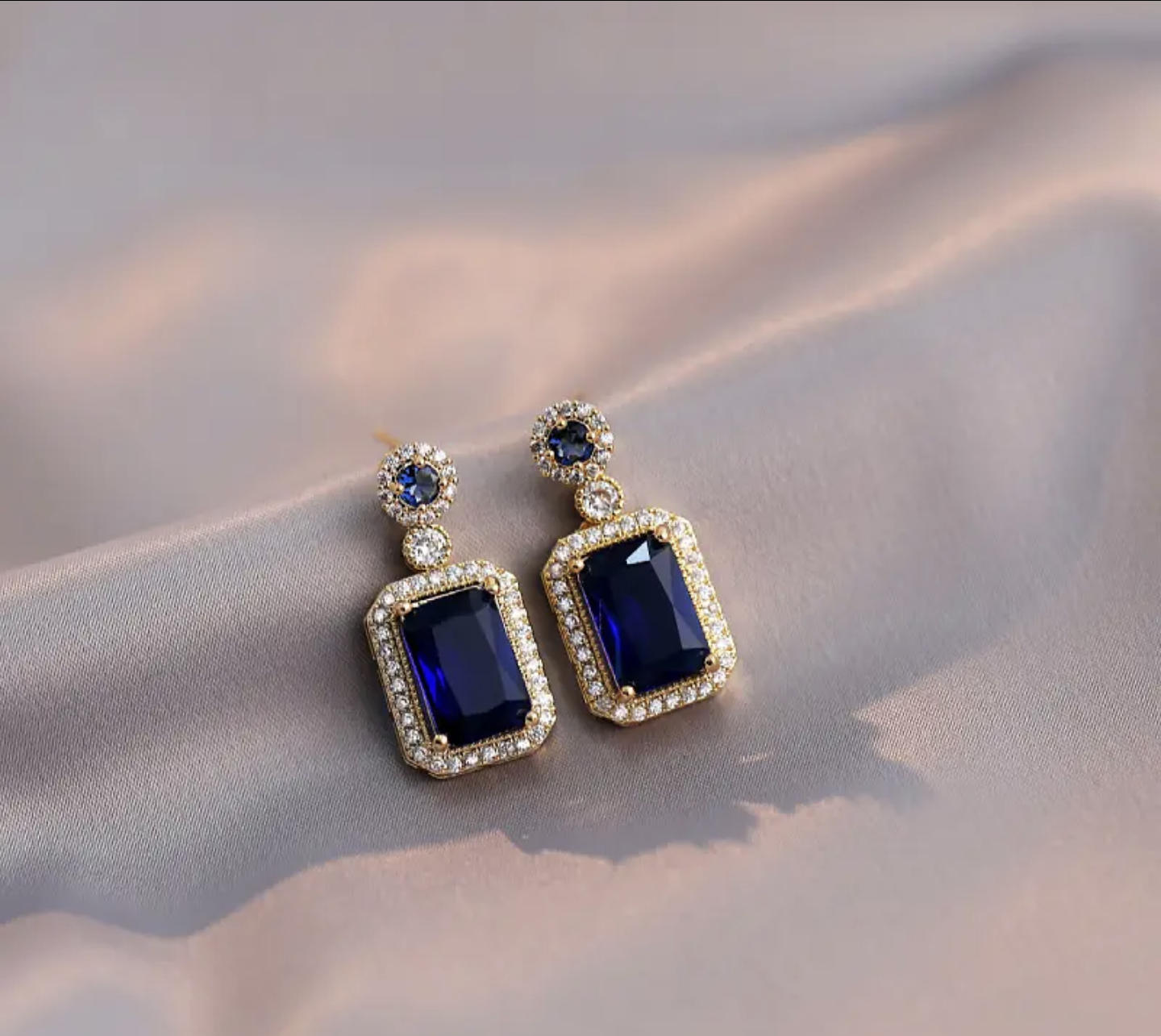 Златно дамско колие+ обеци изработени от медицинско злато