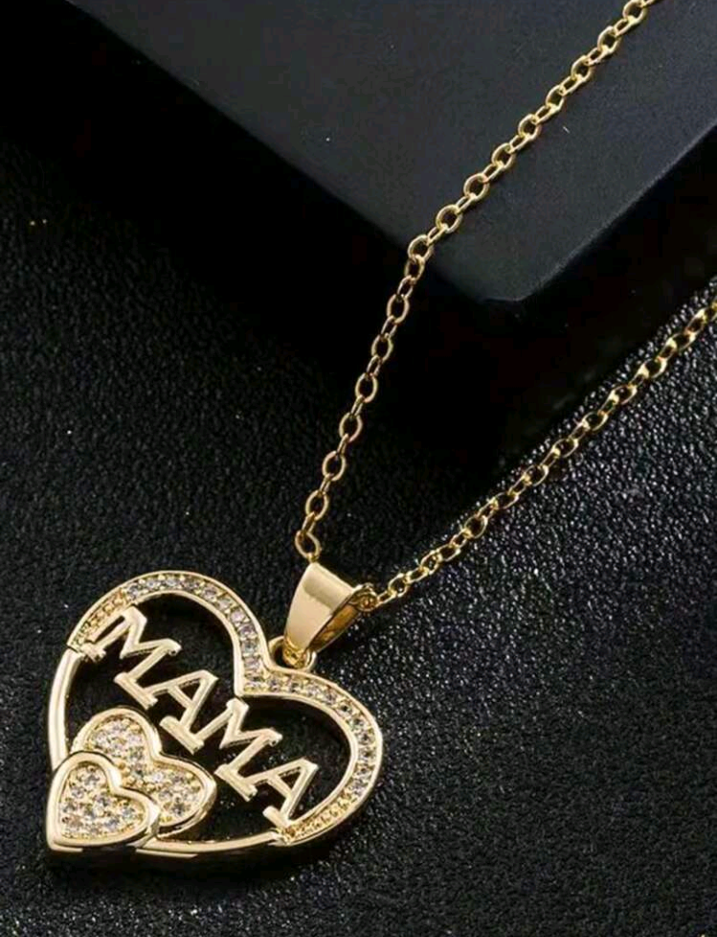 Златно дамско колие със висулка сърце и надпис Мама