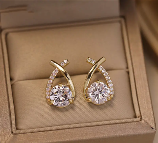 Златни дамски обеци с невероятен камък .