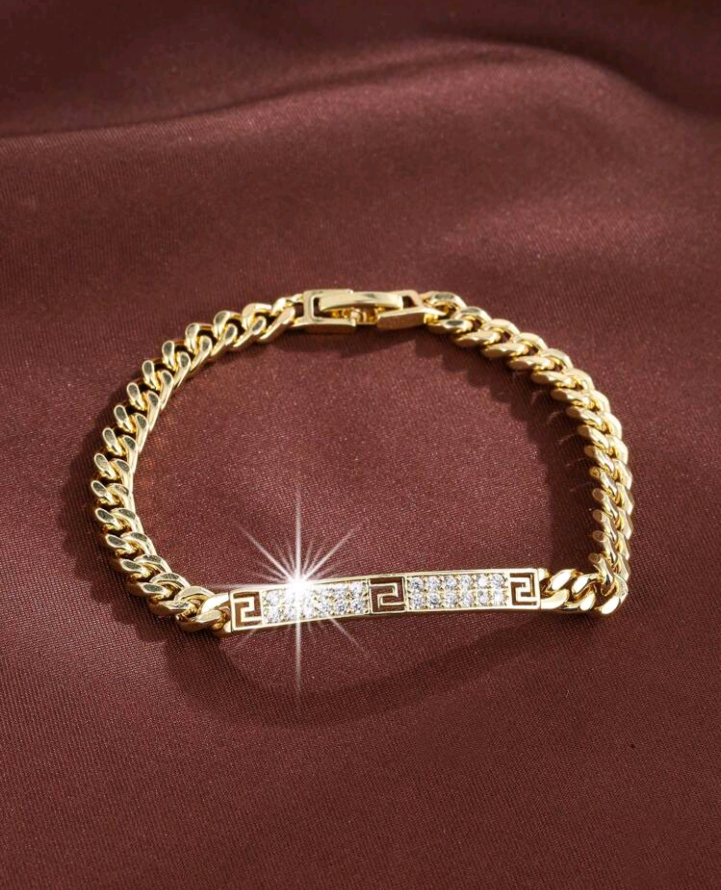 Златна дамска гривна с кристали. Нов модел!