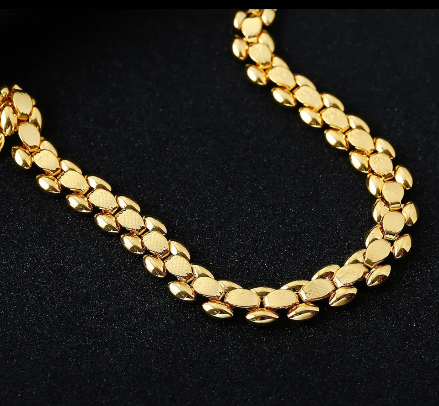 Златна дамска гривна от Медицинско злато