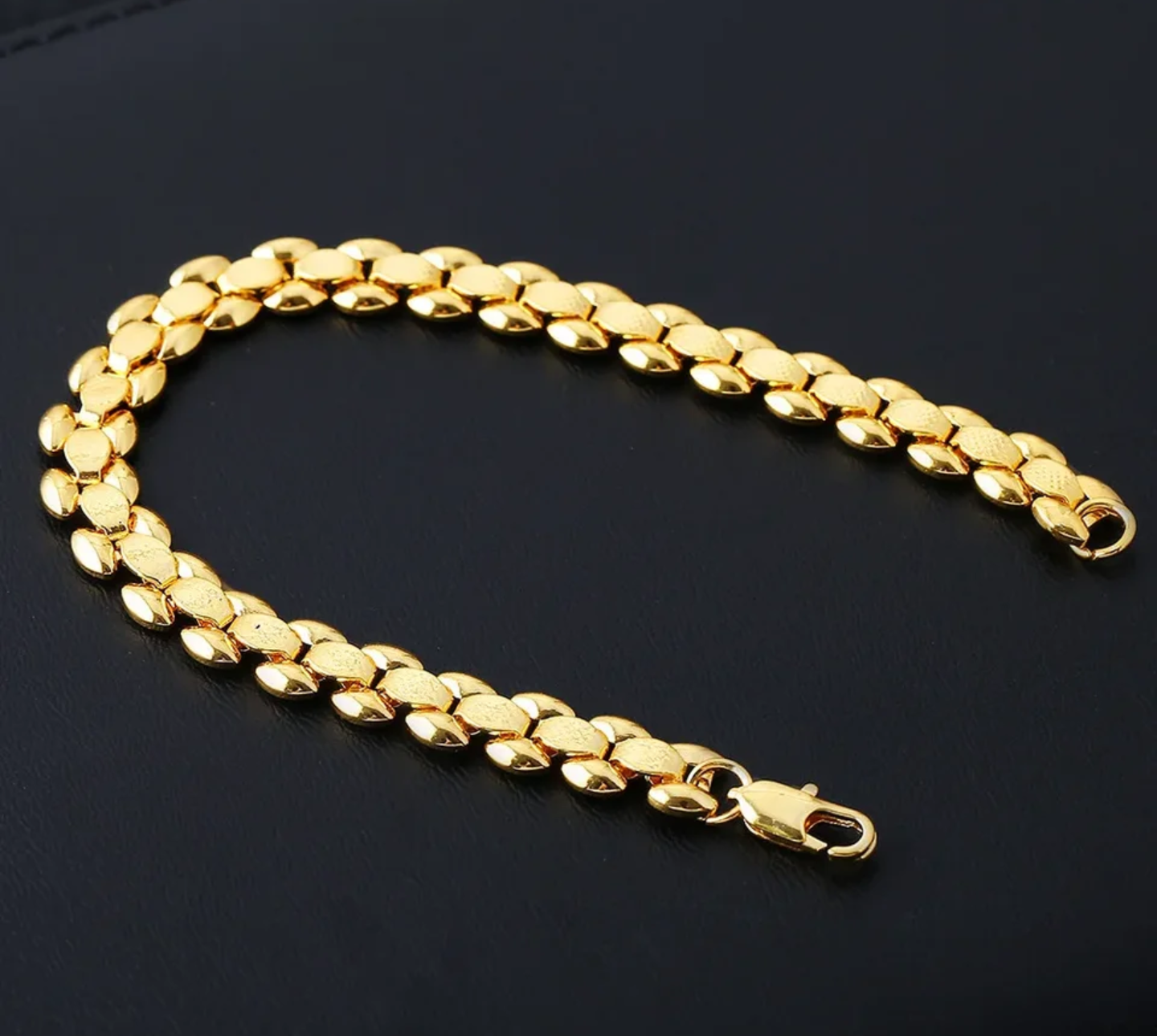 Златна дамска гривна от Медицинско злато