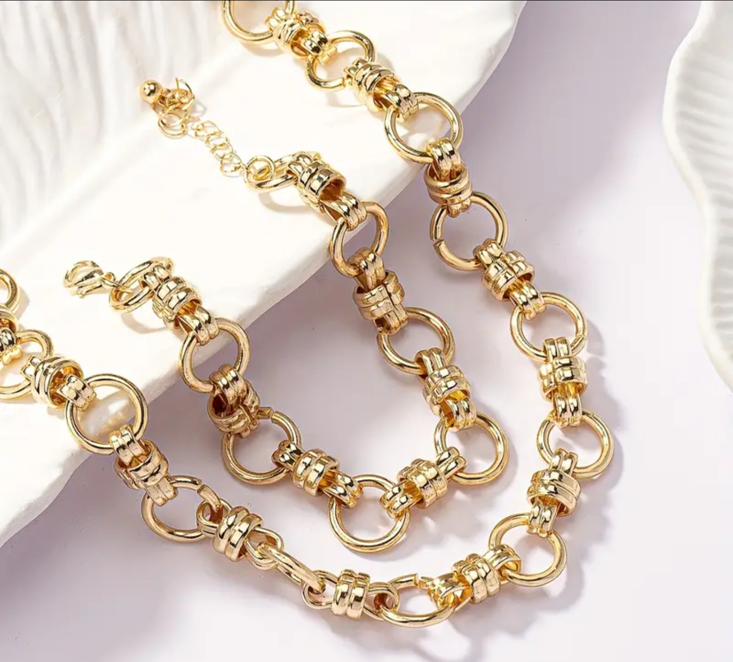 Златен дамски комплект ланец и гривна .