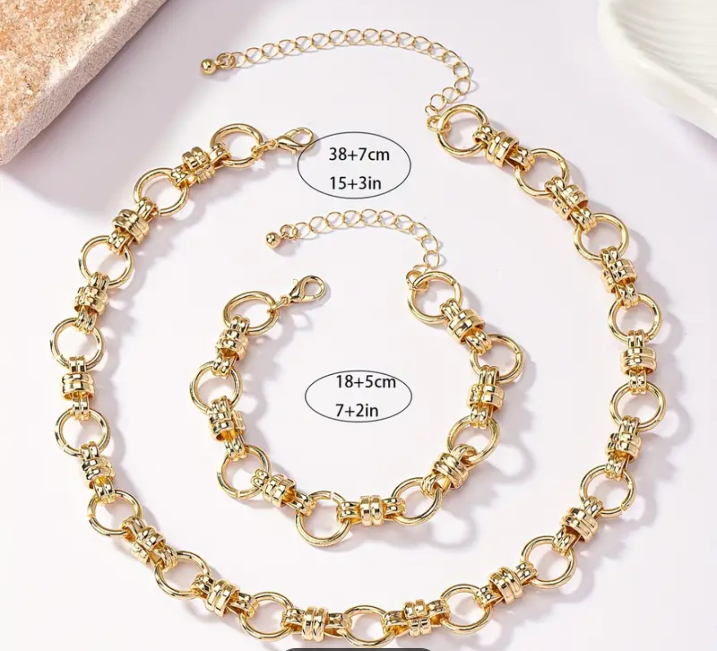 Златен дамски комплект ланец и гривна .