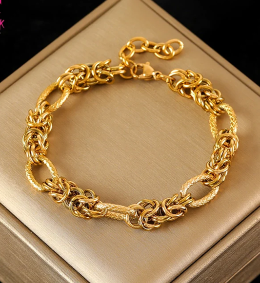 Златна Италианска дамска  гривна 18.8 гр. 17-22см