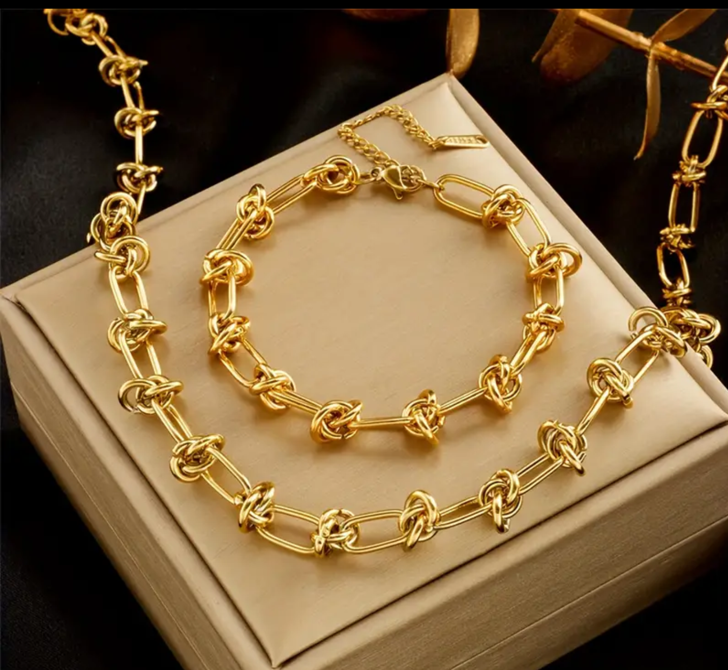 Страхотен дамски комплект ланец + гривна