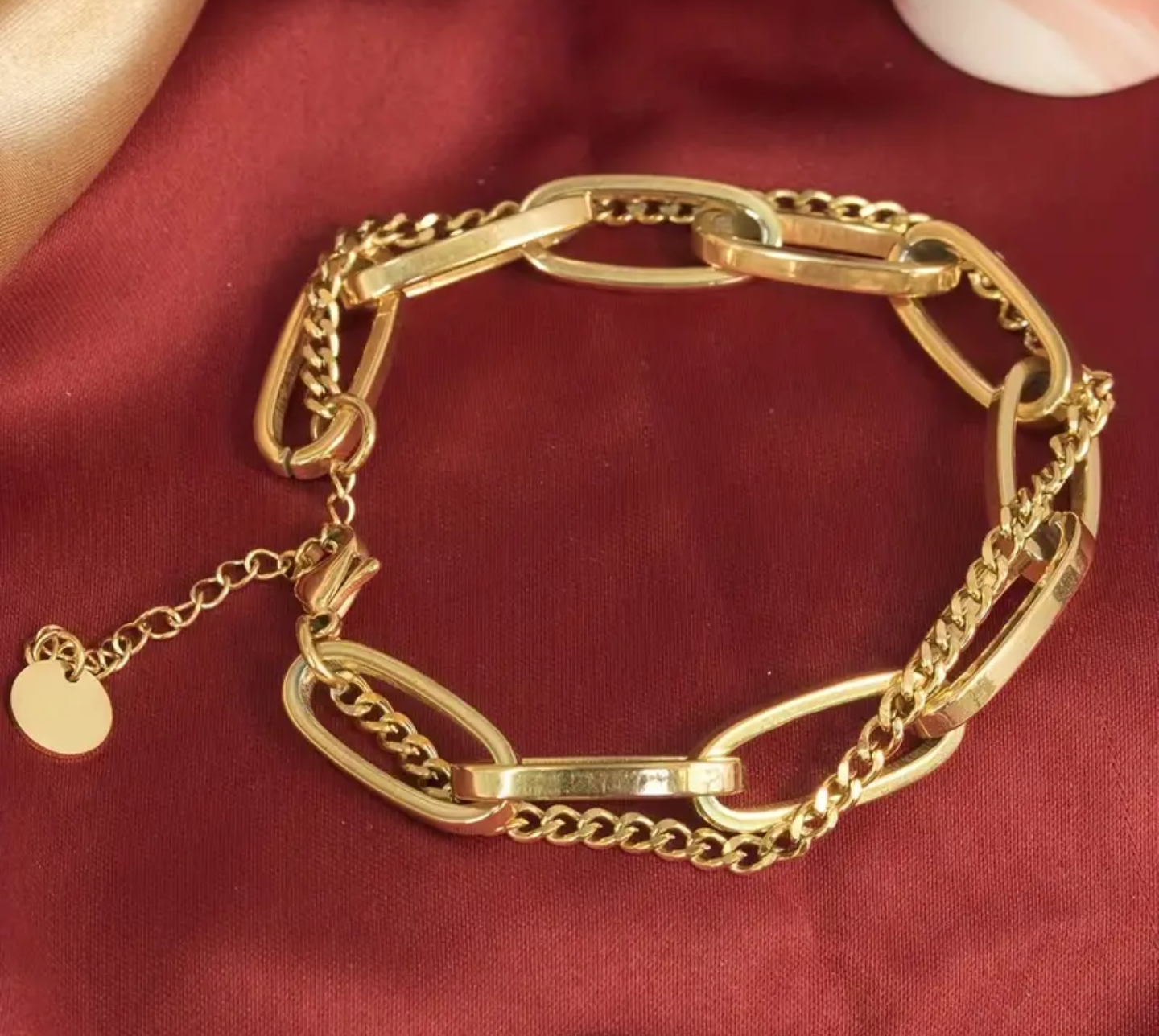 Уникална дамска гривна от медицинско злато