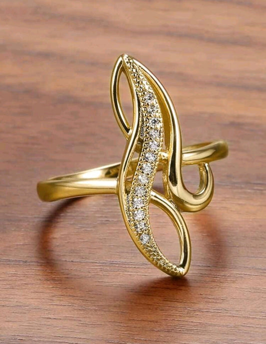 Златен дамски пръстен с Буквата А