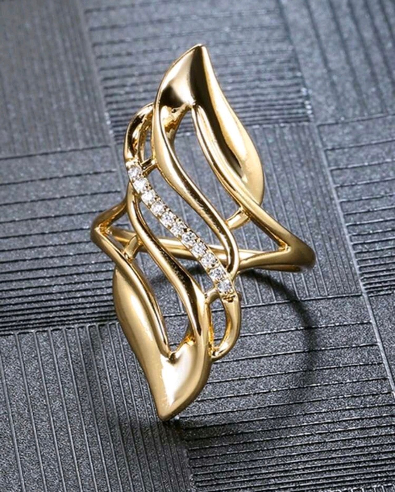 Златен официален дамски пръстен