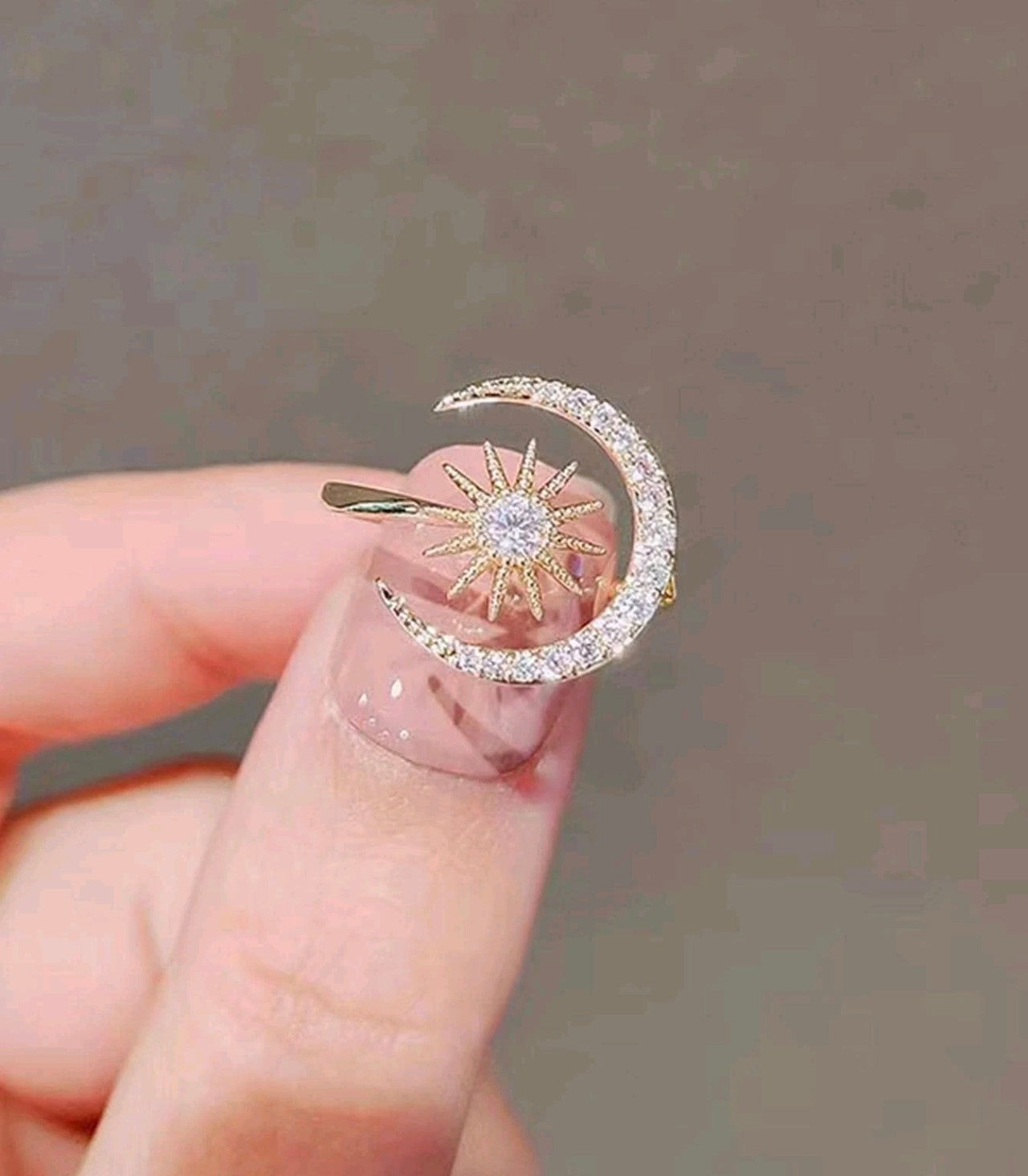 Златен дамски пръстен луна