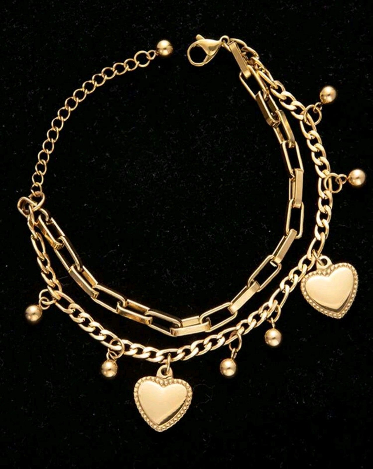 Златна дамска гривна сърчица