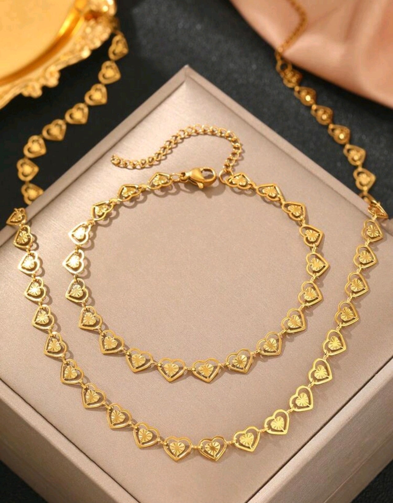 Златен дамски комплект ланче + гривна сърца