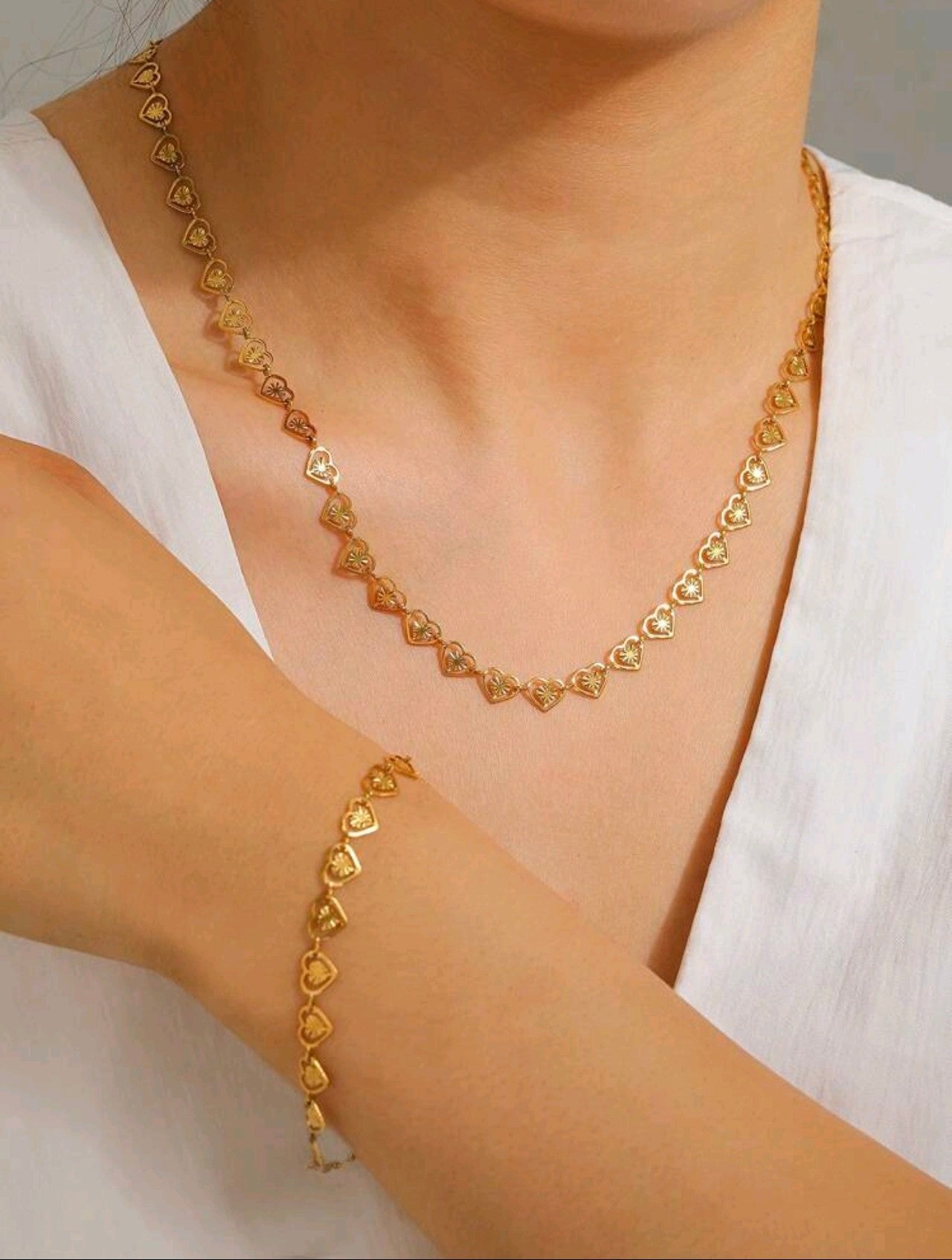 Златен дамски комплект ланче + гривна сърца