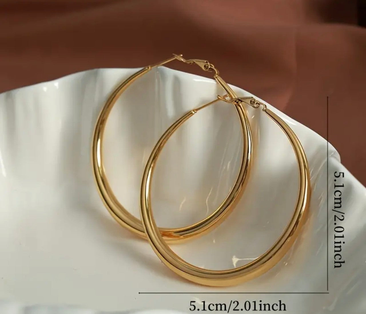 Големи златни дамски обеци халки.