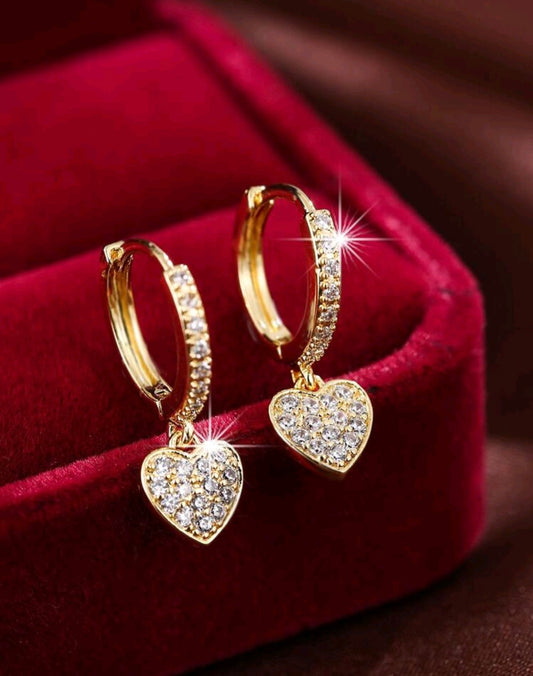 Златни детски обеци сърца. Обеците са малки за дете !