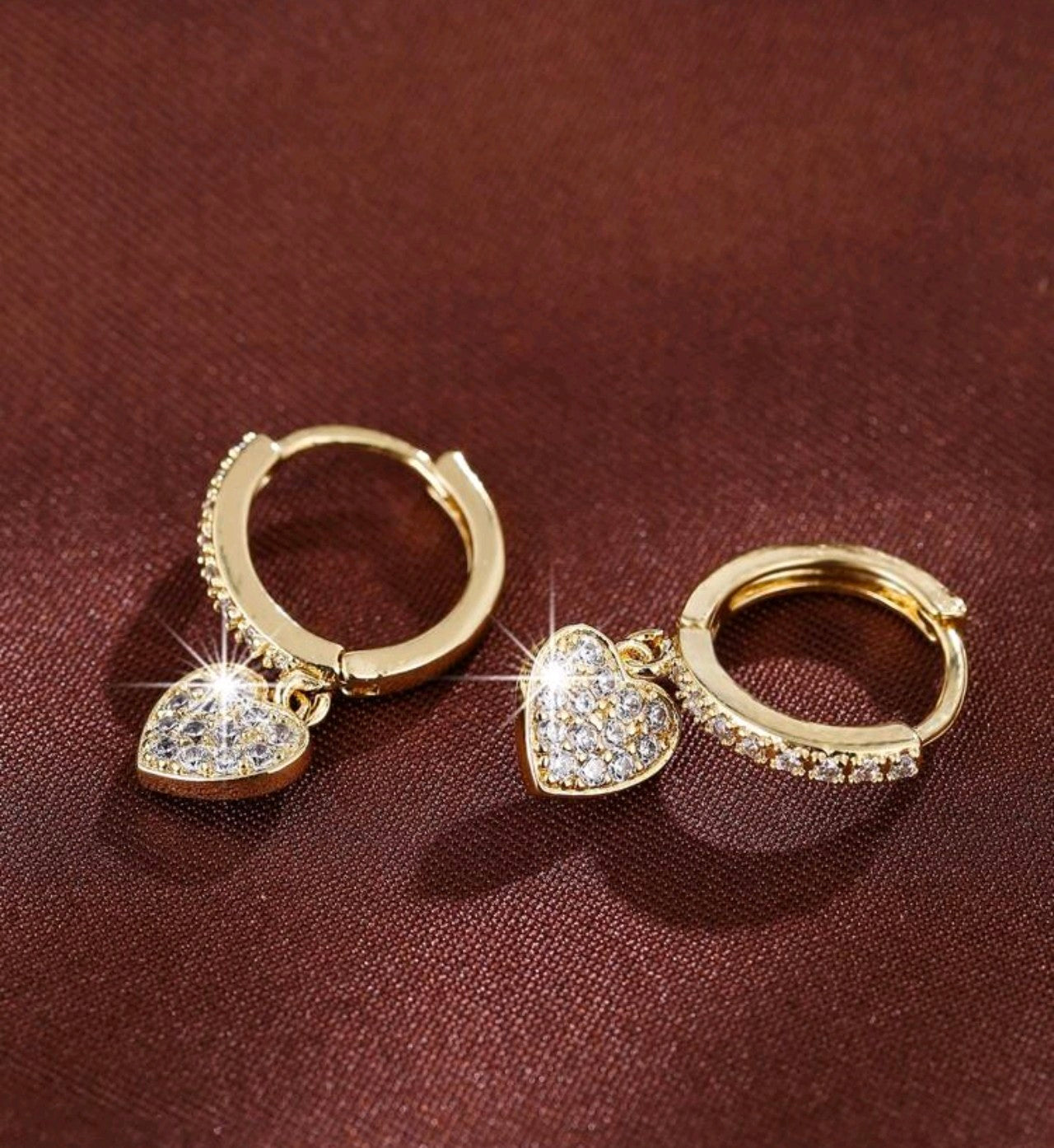 Златни детски обеци сърца. Обеците са малки за дете !