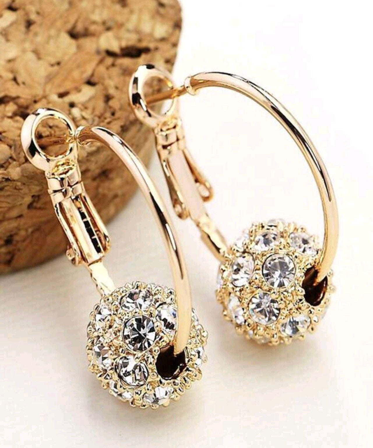 Златни детски обеци с висулка топче