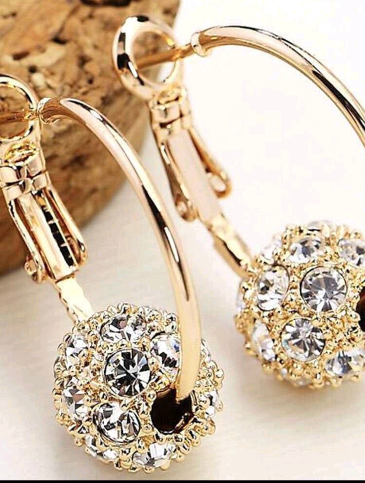 Златни детски обеци с висулка топче