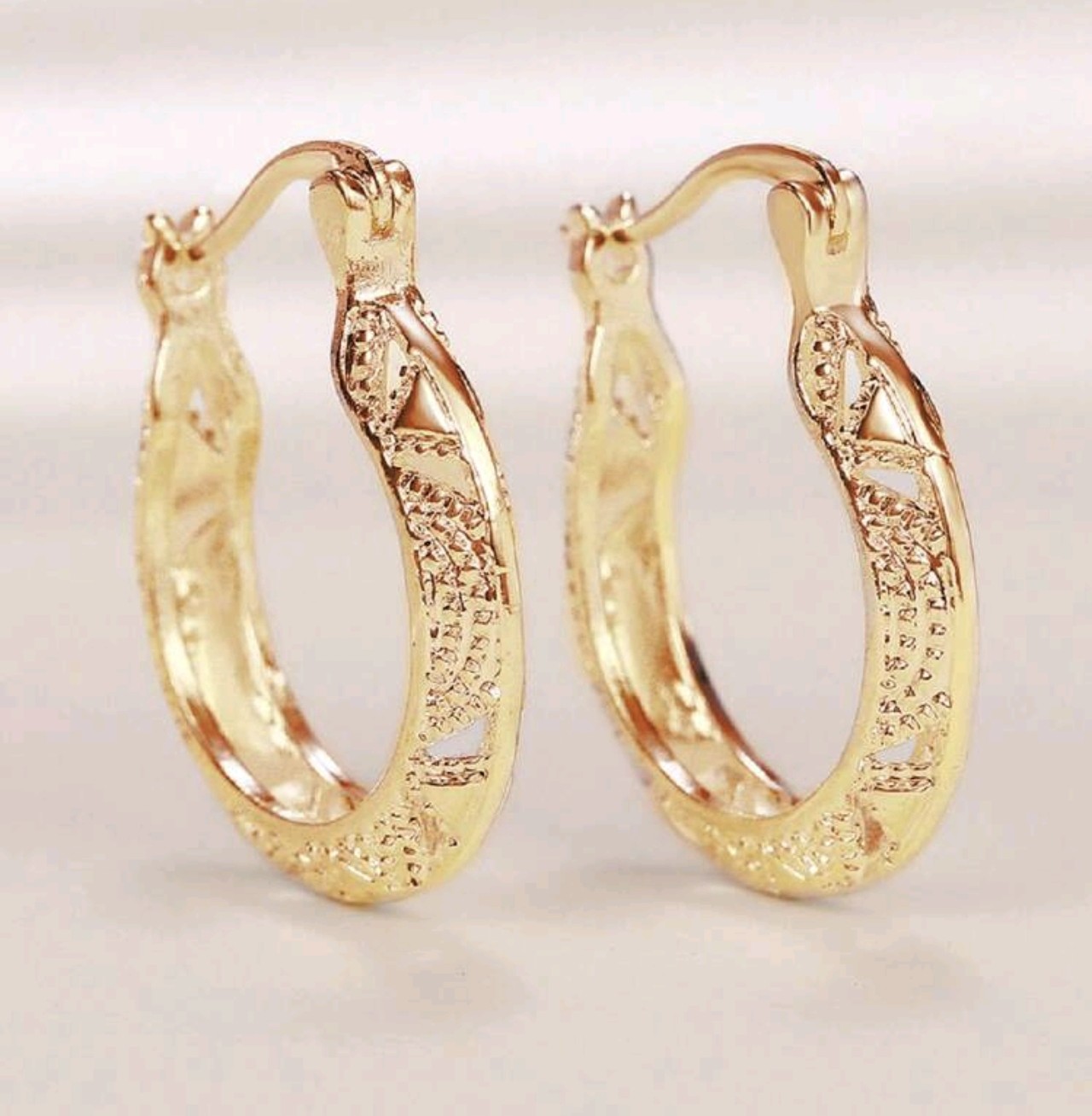 Златни детски обеци халки.