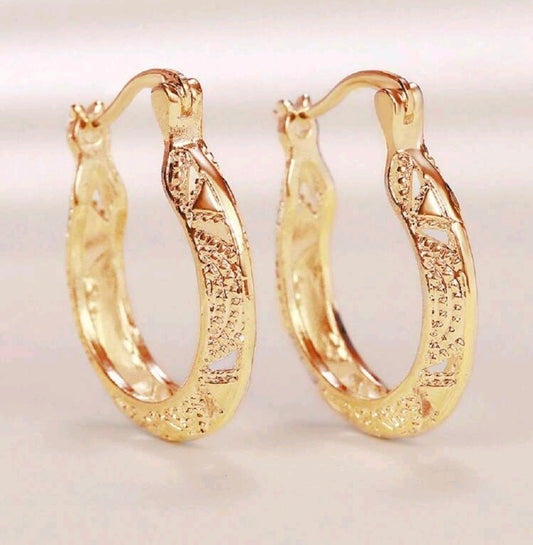 Златни детски обеци халки.